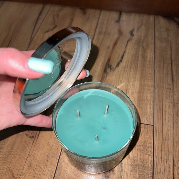 bath and body works candle - Picture 2 of 3